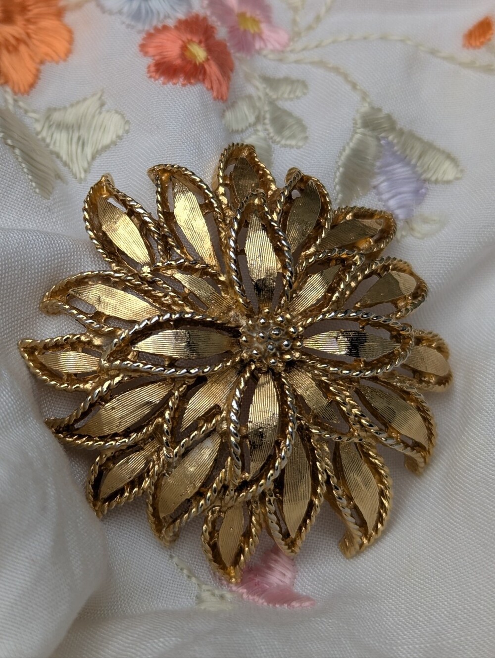 D'Orlan Vintage Floral Flower Brooch Pin Quiet Luxury Bohemian 70s Retro - Picture 7 of 14